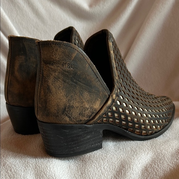 Anthro | Musse & Cloud Distressed Leather Netflix Bootie, Size 7 - Picture 5 of 11